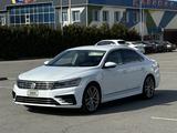 Volkswagen Passat 2016 года за 3 900 000 тг. в Актобе – фото 2