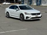 Volkswagen Passat 2016 года за 3 900 000 тг. в Актобе – фото 3