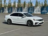 Volkswagen Passat 2016 года за 3 900 000 тг. в Актобе – фото 5