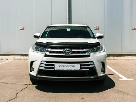 Toyota Highlander 2019 года за 17 490 000 тг. в Актау – фото 2