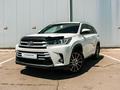 Toyota Highlander 2019 года за 17 490 000 тг. в Актау