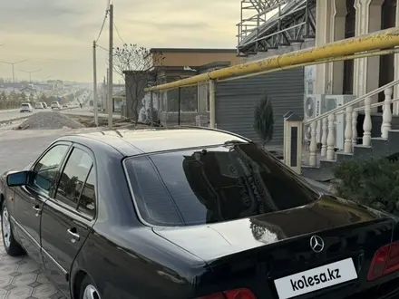 Mercedes-Benz E 230 1997 года за 2 200 000 тг. в Шымкент – фото 2