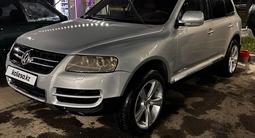 Volkswagen Touareg 2005 года за 5 000 000 тг. в Алматы – фото 2