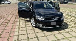 Volkswagen Passat 2014 года за 6 700 000 тг. в Алматы – фото 2