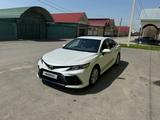 Toyota Camry 2021 года за 17 000 000 тг. в Шымкент – фото 2