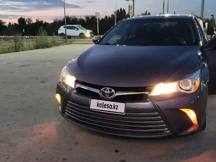 Toyota Camry 2017 года за 6 700 000 тг. в Актобе – фото 11