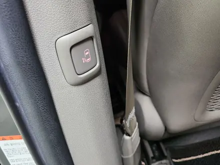 Kia Carnival 2015 года за 10 500 000 тг. в Алматы – фото 11