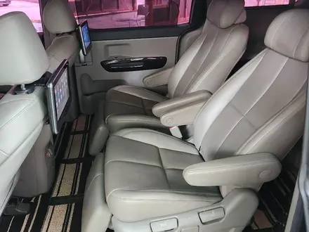 Kia Carnival 2015 года за 10 500 000 тг. в Алматы – фото 4