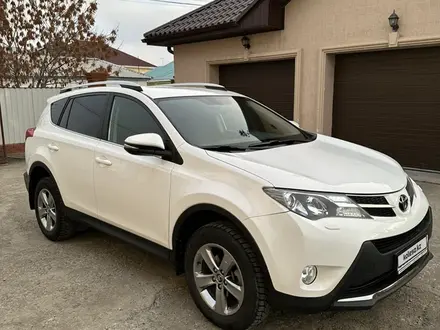 Toyota RAV4 2015 года за 10 500 000 тг. в Атырау – фото 4