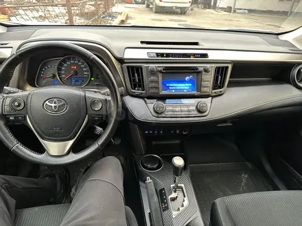 Toyota RAV4 2015 года за 10 500 000 тг. в Атырау – фото 5