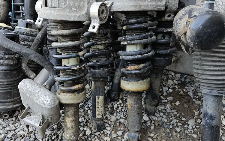 Амортизаторы и пружины на Volkswagen Touareg за 811 тг. в Шымкент