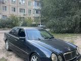 Mercedes-Benz E 420 1997 года за 3 500 000 тг. в Уральск – фото 2