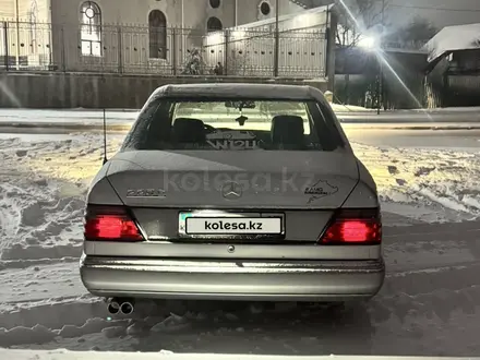 Mercedes-Benz E 220 1992 года за 2 550 000 тг. в Шымкент – фото 8