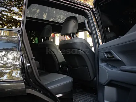 Lexus GX 550 2024 года за 55 500 000 тг. в Алматы – фото 18