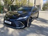 Toyota Camry 2023 года за 18 500 000 тг. в Семей – фото 3