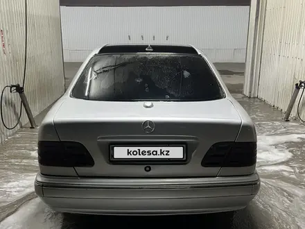 Mercedes-Benz E 280 1997 года за 2 600 000 тг. в Алматы – фото 2