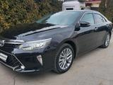 Toyota Camry 2018 года за 14 300 000 тг. в Алматы – фото 2