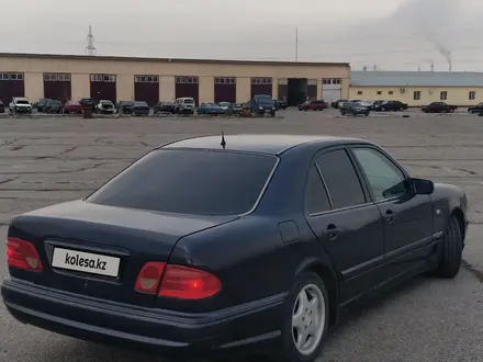 Mercedes-Benz E 280 1997 года за 2 700 000 тг. в Тараз – фото 2