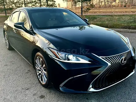 Lexus ES 250 2021 года за 23 900 000 тг. в Астана