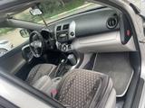 Toyota RAV4 2007 годаүшін7 200 000 тг. в Актобе – фото 2