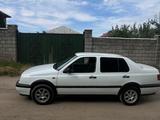 Volkswagen Vento 1994 года за 1 000 000 тг. в Алматы – фото 3