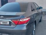 Toyota Camry 2015 года за 6 400 000 тг. в Атырау – фото 2