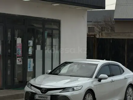 Toyota Camry 2019 года за 13 650 000 тг. в Астана – фото 2