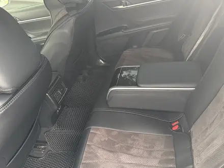 Toyota Camry 2019 года за 13 650 000 тг. в Астана – фото 3