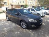 Opel Astra 2012 года за 1 600 000 тг. в Жанаозен – фото 2