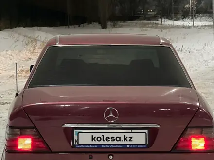 Mercedes-Benz E 220 1993 года за 2 200 000 тг. в Павлодар – фото 12