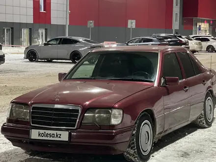 Mercedes-Benz E 220 1993 года за 2 200 000 тг. в Павлодар