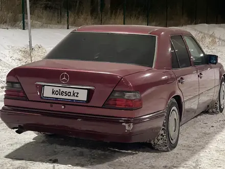 Mercedes-Benz E 220 1993 года за 2 200 000 тг. в Павлодар – фото 5