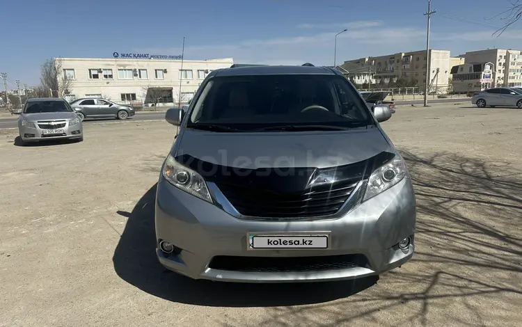 Toyota Sienna 2011 годаfor11 000 000 тг. в Актау