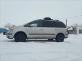 Volkswagen Sharan 2001 годаүшін1 300 000 тг. в Актобе – фото 2