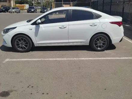 Hyundai Accent 2019 года за 7 800 000 тг. в Актау – фото 3