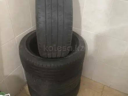 Комплект шин Bridgestone turanza 235/45/r18 б у в хорошем состоянии за 48 000 тг. в Алматы – фото 2