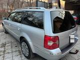 Volkswagen Passat 2002 годаfor3 000 000 тг. в Алматы – фото 5