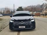 Toyota Camry 2018 годаfor7 500 000 тг. в Актобе – фото 2