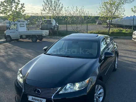 Lexus ES 300h 2013 года за 7 800 000 тг. в Жанаозен – фото 2