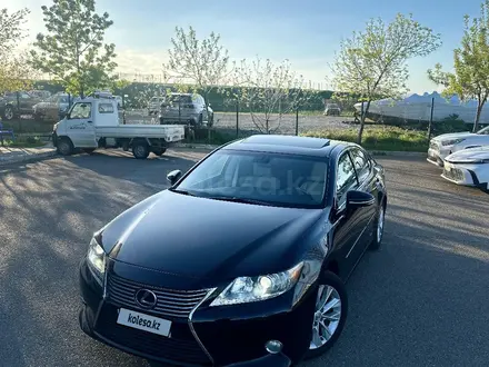 Lexus ES 300h 2013 года за 7 800 000 тг. в Жанаозен