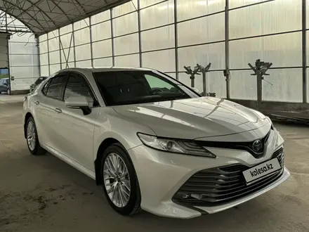 Toyota Camry 2019 года за 16 100 000 тг. в Шымкент – фото 2