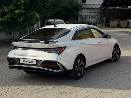 Hyundai Elantra 2023 года за 7 700 000 тг. в Алматы – фото 3
