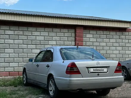 Mercedes-Benz C 180 1997 года за 1 900 000 тг. в Алматы – фото 15