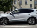 Hyundai Santa Fe 2023 года за 17 500 000 тг. в Караганда – фото 3