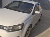 Volkswagen Polo 2014 года за 3 900 000 тг. в Актау – фото 2