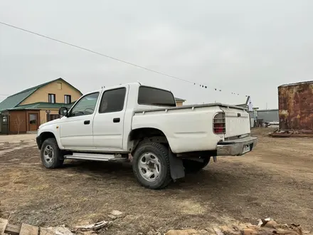 Toyota Hilux 2000 года за 4 000 000 тг. в Аксай – фото 3