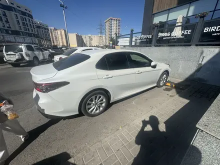 Toyota Camry 2023 года за 15 200 000 тг. в Актау – фото 3