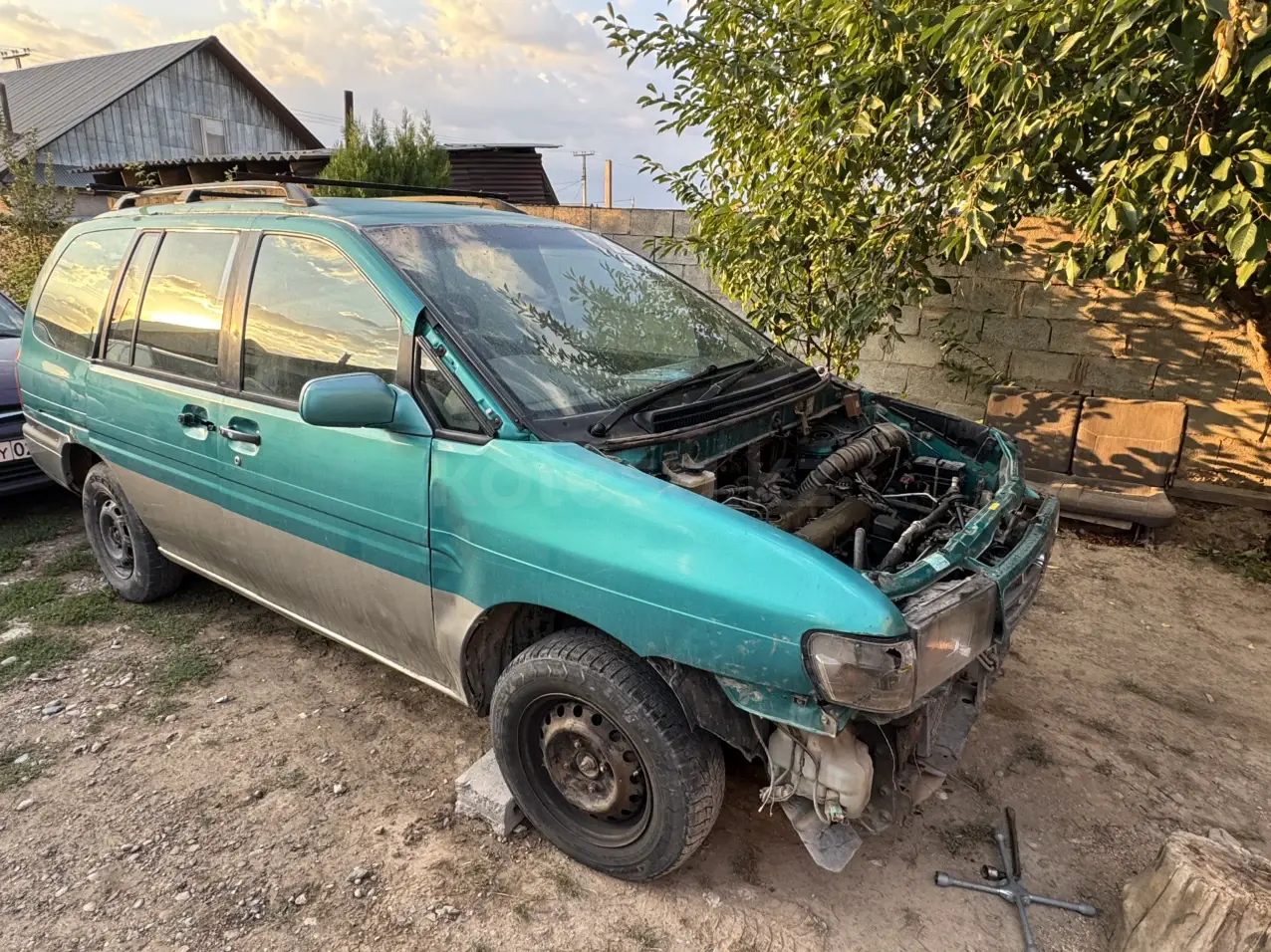 Nissan Prairie Joy, 1997
