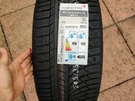 245-40-20 перед и зад 275-35-20 Kumho Wintercraft WP72 за 120 000 тг. в Алматы