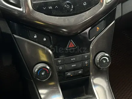 Chevrolet Cruze 2012 года за 3 700 000 тг. в Актобе – фото 17